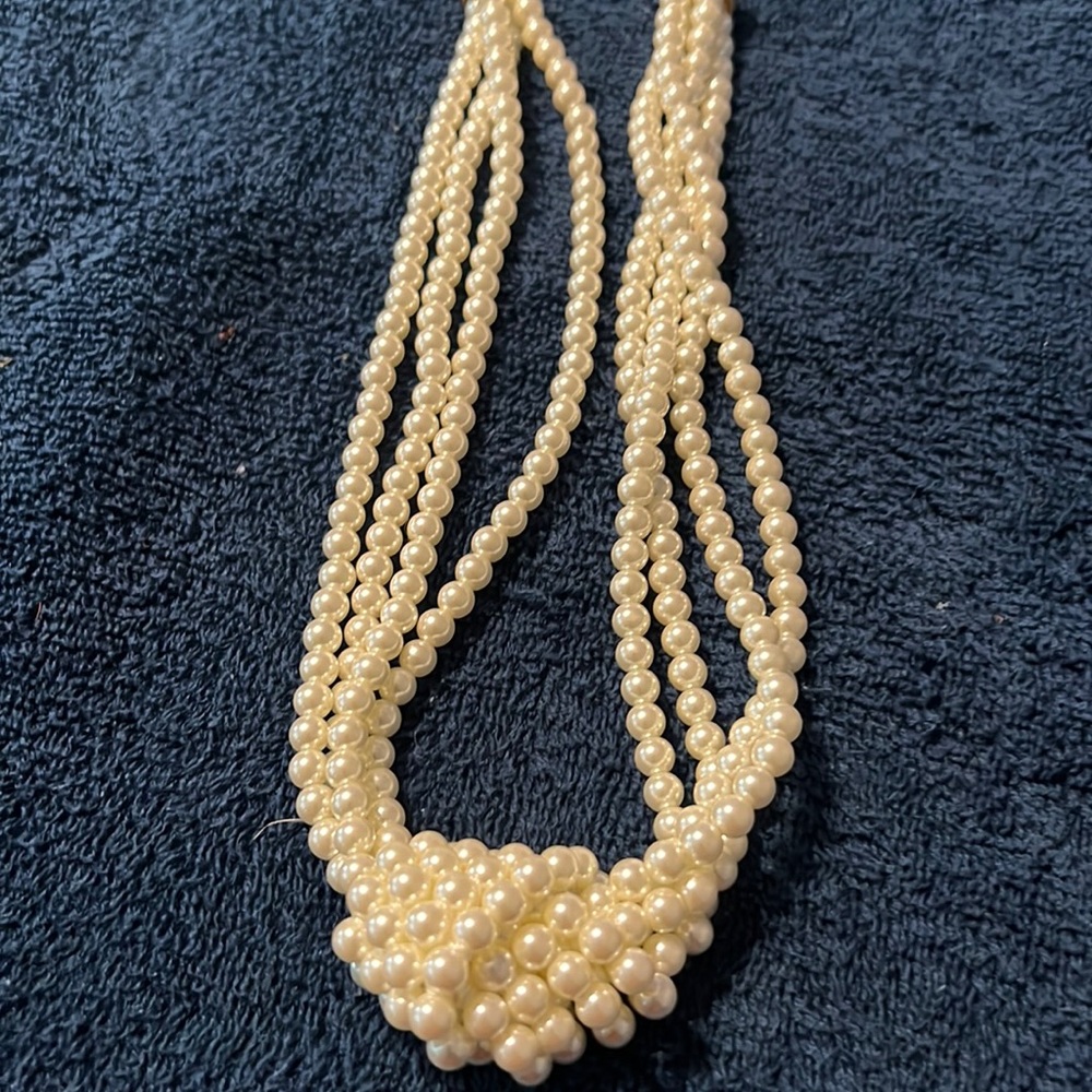 Women’s pearl necklace